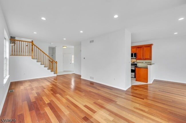 63 Albert Ct in Parsippany Troy Hills, NJ - Building Photo - Building Photo