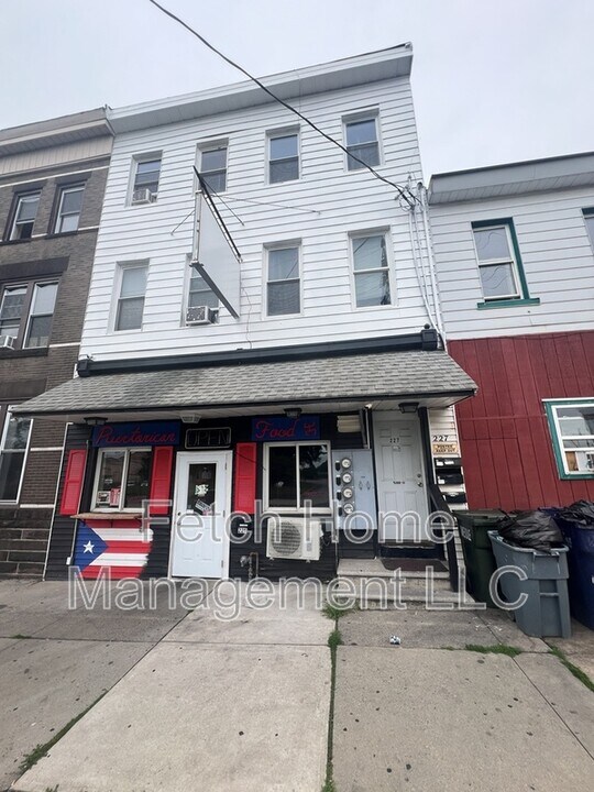 225-227 N 8th St in Lebanon, PA - Building Photo