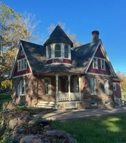 594 S Brooksvale Rd in Cheshire, CT - Building Photo