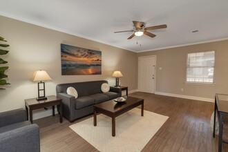 Residences at The Overlook in Little Rock, AR - Building Photo - Building Photo