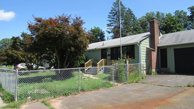 282 Louisiana Ave in Bristol, CT - Foto de edificio - Building Photo