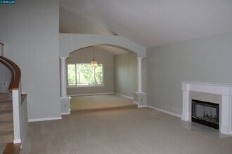 338 Newcastle Ln in Danville, CA - Building Photo - Building Photo