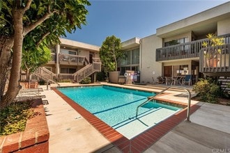 5300 Fairview Blvd, Unit 12 in Los Angeles, CA - Building Photo - Building Photo