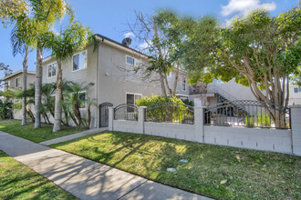 977 Valencia St in Costa Mesa, CA - Building Photo - Building Photo