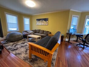 136 Summer St, Unit 1 in Watertown, MA - Building Photo - Building Photo