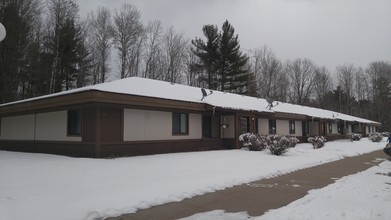 Weber Woods Manor Apartments in Atlanta, MI - Foto de edificio - Other