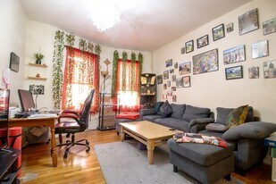 754 Huntington Ave, Unit 1 in Boston, MA - Building Photo