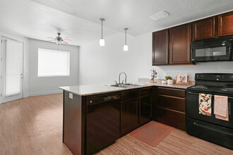 North Temple Flats in Salt Lake City, UT - Foto de edificio - Building Photo