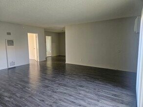 Canyon Gardens in Sherman Oaks, CA - Foto de edificio - Building Photo