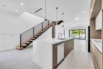 1233 NE 12th Ave in Fort Lauderdale, FL - Building Photo - Building Photo