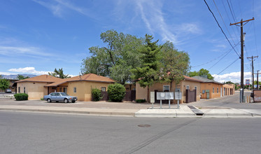 Plaza del Sol Apartments in Albuquerque, NM - Building Photo - Building Photo