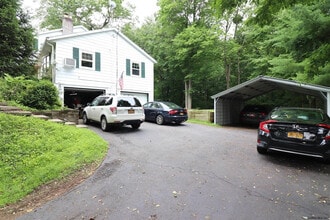 8 Sweet Brier Dr in Ballston Lake, NY - Building Photo - Building Photo