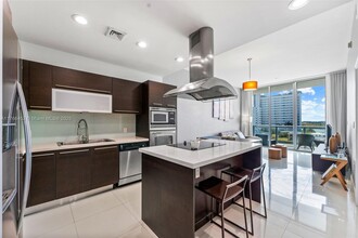 7930 East Dr in North Bay Village, FL - Building Photo - Building Photo