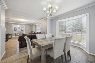 13107 Tall Forest Dr in Cypress, TX - Foto de edificio - Building Photo