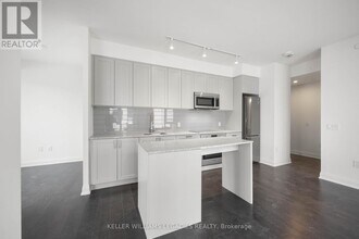 293-293 The Kingsway in Toronto, ON - Building Photo - Building Photo