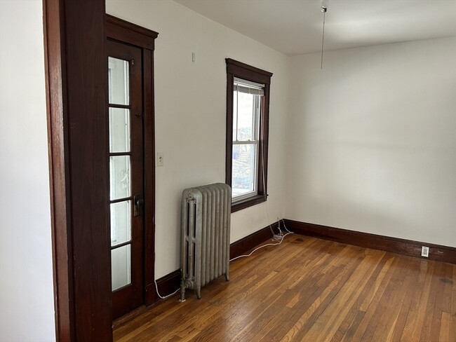 36 Larch St, Unit 2 in Boston, MA - Building Photo - Building Photo