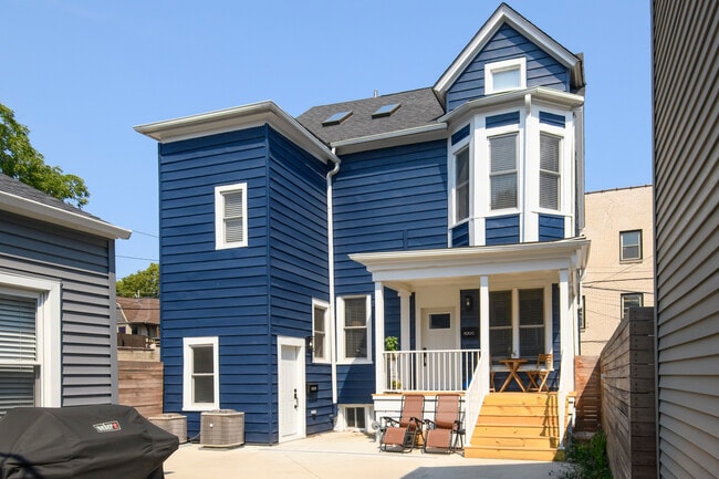 1530 N Cass St, Unit 1530B