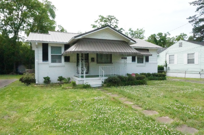 property at 1813 Alemeda Ave SW