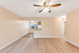 1427 W Parade St, Unit 03 in Long Beach, CA - Building Photo