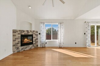 8330 Dassel Dr in Fountain, CO - Foto de edificio - Building Photo