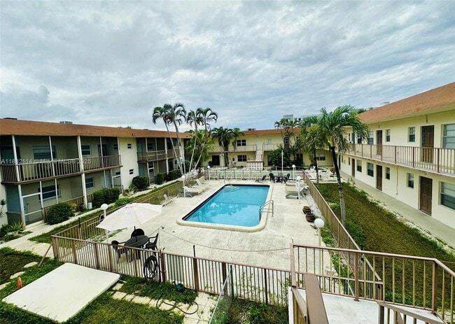 415 NE 2nd St in Hallandale Beach, FL - Building Photo - Building Photo