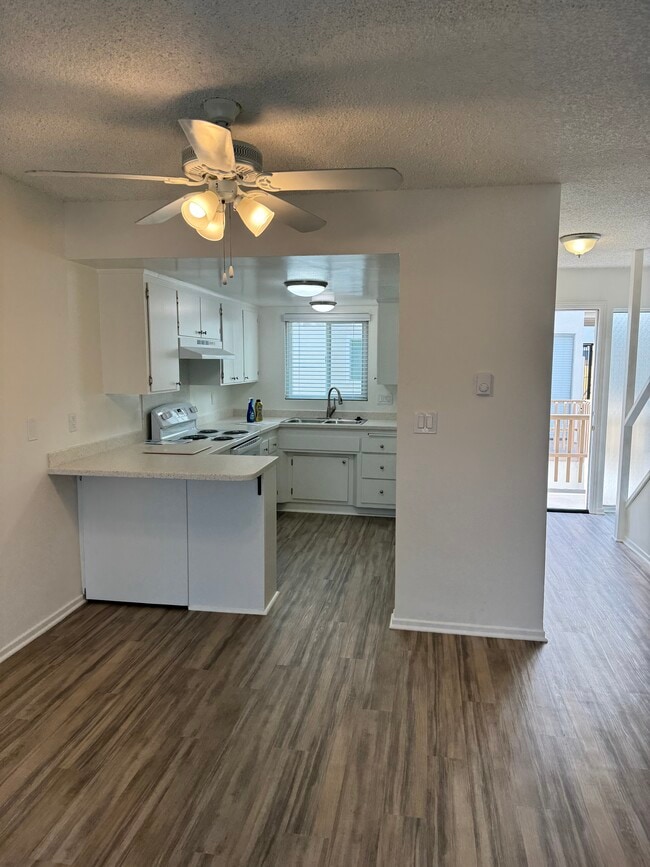 21107 Victor St, Unit Townhouse