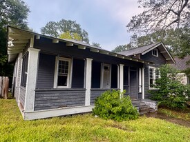 518 Virginia Ave in Mccomb, MS - Building Photo