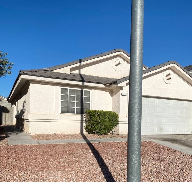 7513 Wandering St in Las Vegas, NV - Building Photo