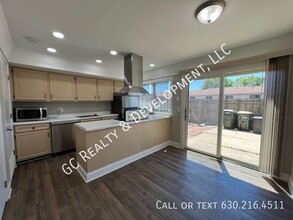 1803 Bristol Walk in Hoffman Estates, IL - Building Photo - Building Photo