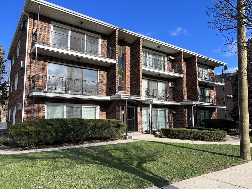 8739 S Roberts Rd-Unit -2 in Hickory Hills, IL - Building Photo