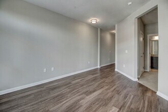 Note 16 Apartments in Nashville, TN - Foto de edificio - Building Photo