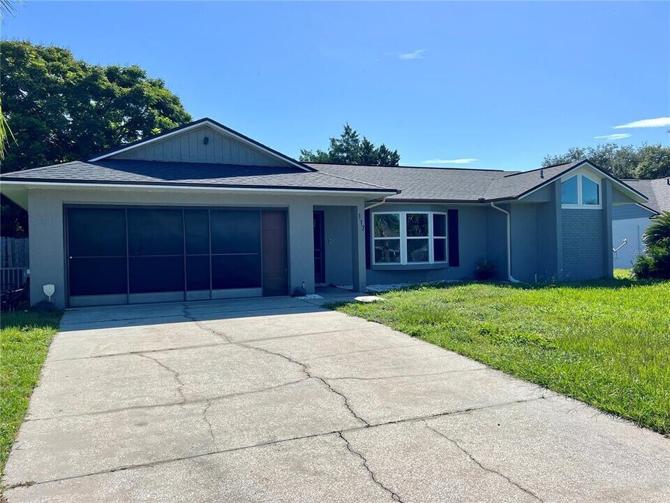 117 Ridgecrest Dr in Eustis, FL - Building Photo