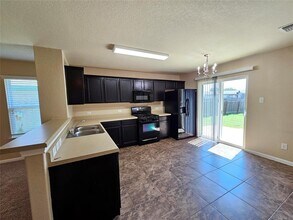 412 Summerside Ave in Lockhart, TX - Building Photo - Building Photo