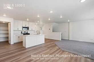3102 N 1600 E in Layton, UT - Foto de edificio - Building Photo