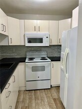 2565 W 56th St in Hialeah, FL - Building Photo - Building Photo