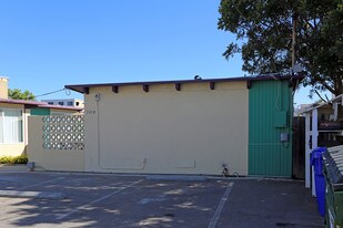 1114 S Myers St in Oceanside, CA - Foto de edificio - Building Photo