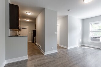 705 W Brompton Ave, Unit 3 in Chicago, IL - Building Photo - Building Photo