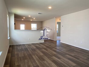 6231 Windy Grn in San Antonio, TX - Building Photo - Building Photo