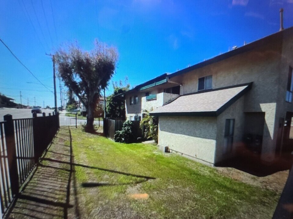 101 W Olive Ave in La Habra, CA - Building Photo