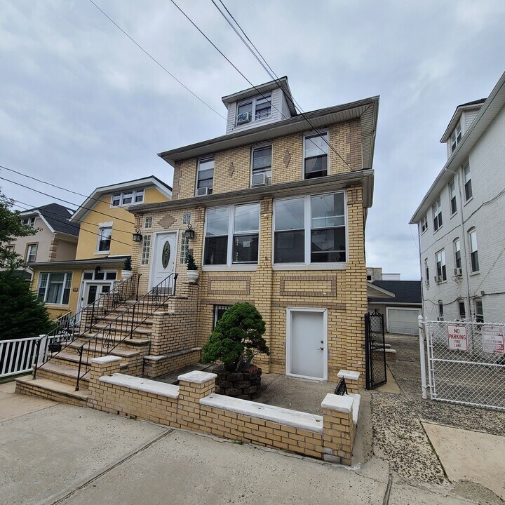 6115 Monitor Pl, Unit 2nd Floor in West New York, NJ - Building Photo