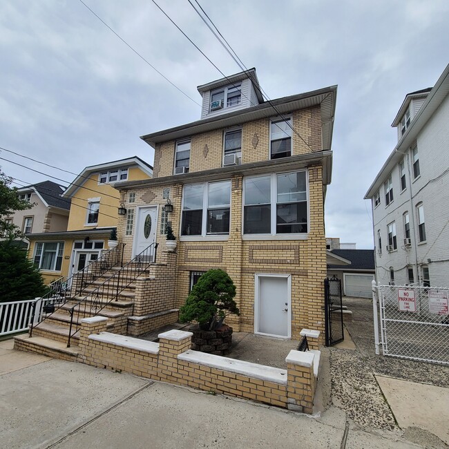 6115 Monitor Pl, Unit 2nd Floor