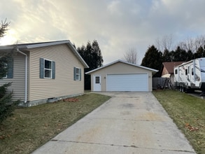 2410 S 18th St in Manitowoc, WI - Building Photo - Building Photo