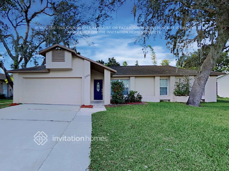2506 Newbolt Dr in Orlando, FL - Foto de edificio