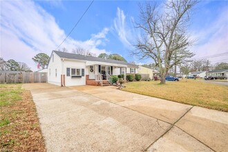 1061 St Julian Dr in Chesapeake, VA - Building Photo - Building Photo