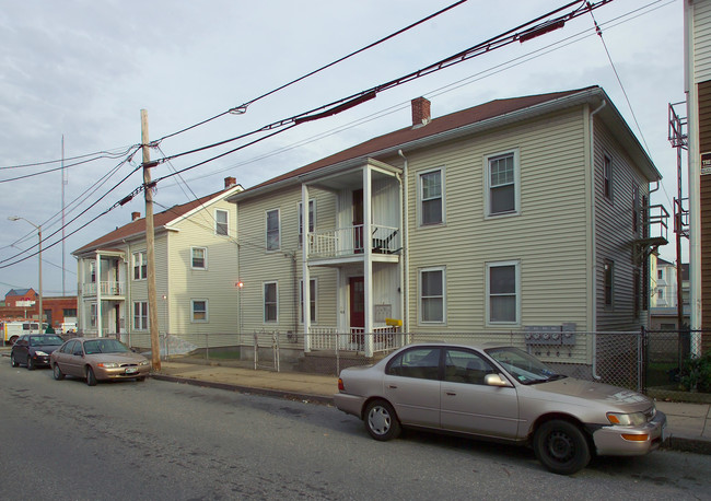 104-116 5th St in Fall River, MA - Foto de edificio - Building Photo