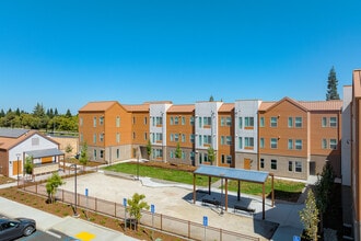 Pleasant Grove Apartments in Roseville, CA - Foto de edificio - Building Photo