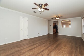 427 Cardinal Way in San Antonio, TX - Building Photo - Building Photo