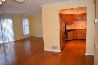 65 Jamestown Rd, Unit 65 Jamestown Road in Basking Ridge, NJ - Foto de edificio - Building Photo