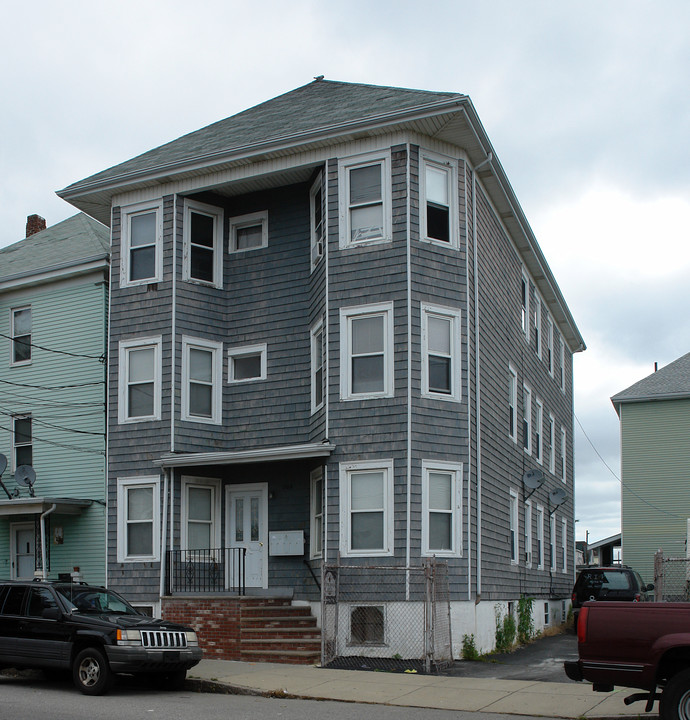 206 Crapo St in New Bedford, MA - Building Photo