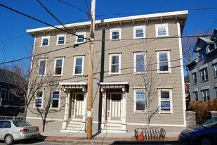 354 Wickenden St, Unit Apt 2R in Providence, RI - Building Photo